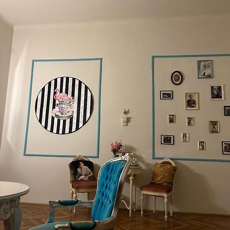 Barbie Baroque Appartement Boedapest Buitenkant foto